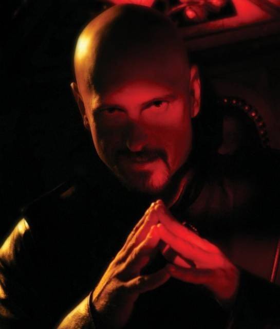 Kane, as he appears in Command & Conquer 3.