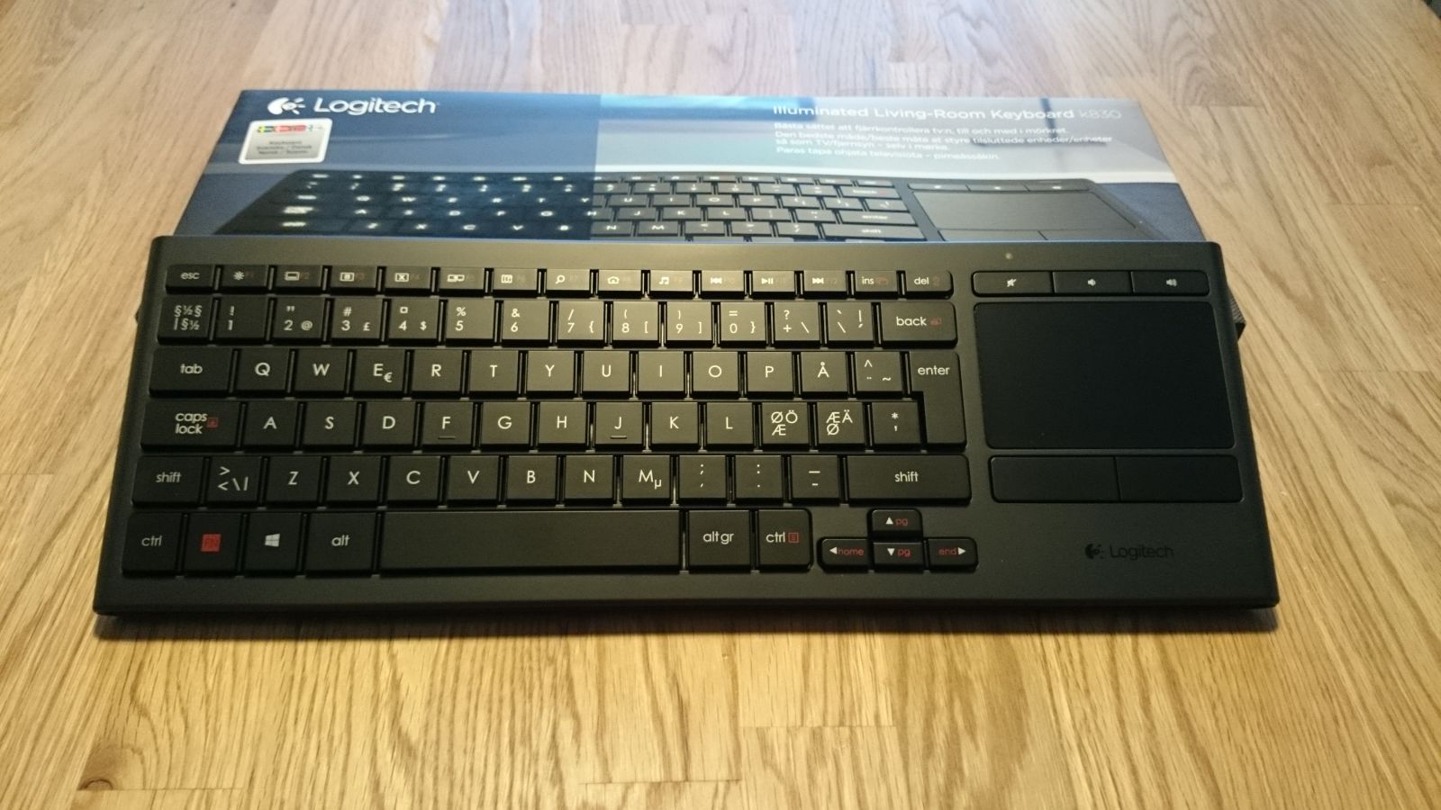 Logitech Iluminated Living-Room Keyboard K830