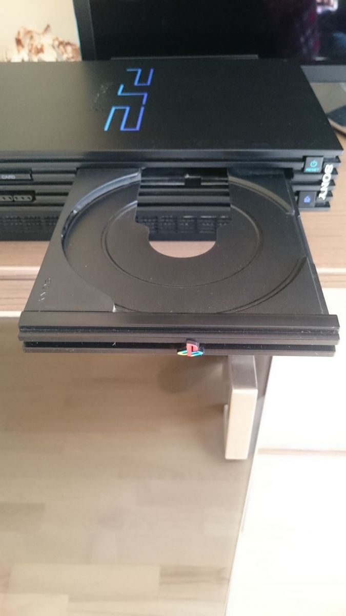 PlayStation 2 Fat stalčius