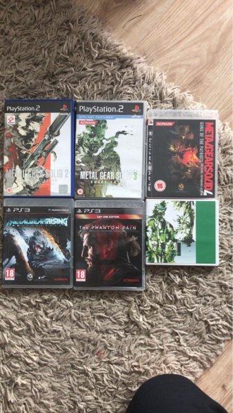 Mano turima METAL GEAR serijos kolekcija.