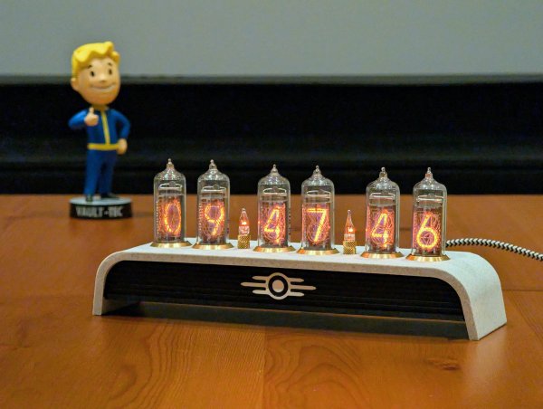 005 Fallout 4 VAULT-TEC Nixie laikrodis