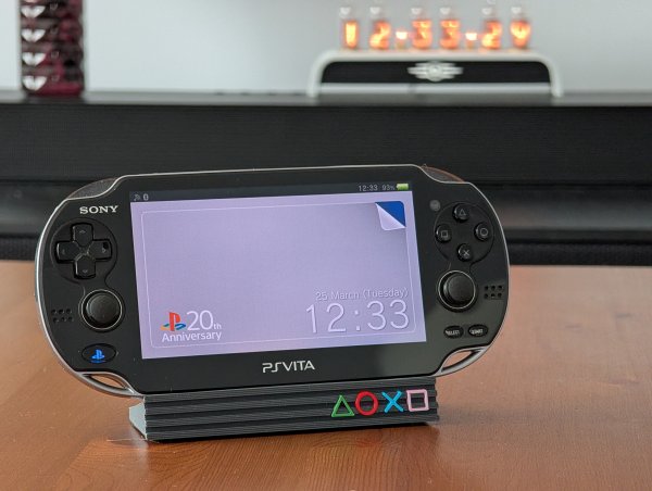 004 PS Vita 1000 USB-C įkrovimo stovas