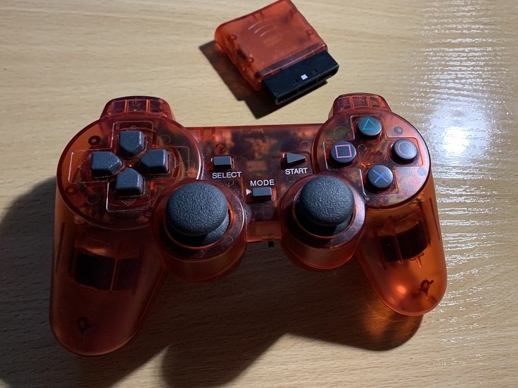 PS2_pultas_priekis.jpg.5260c2b9f5c9dcd22034336e92eac145.jpg